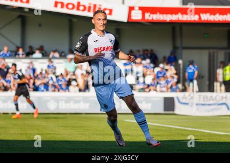 Dominik Steczyk (SC Verl, #11) GER, SC Verl vs. FC Schalke 04, Fussball, Testspiel, Spielzeit 2024/2025, 18.07.2024 DFL-Vorschriften verbieten die Verwendung von Fotografen als Bildsequenzen und/oder Quasi-Video. Foto: Eibner-Pressefoto / Jan Strohdiek Stockfoto