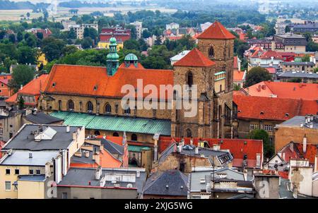 Die Stiftskirche der Himmelfahrt der Heiligen Jungfrau Maria ist eine gotische Stiftskirche in Kłodzko, Polen, eines der Wahrzeichen der Altstadt Stockfoto