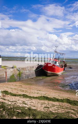 Das Fischerboot HL81 liegt an Strand Wharf, Leigh on Sea Stockfoto