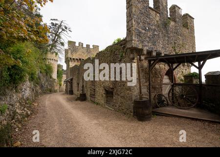 Gwrych Castle, Abergele, Nordwales. Ein ruiniertes Landhaus, das jetzt allmählich restauriert wird. Stockfoto