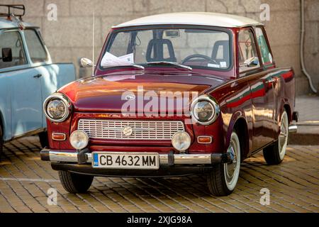 Sofia, Bulgarien - 15. Juni 2024: Retro-Parade altes Oldtimer oder Oldtimer oder Auto, Retro-Retro-Auto Trabant 601 Stockfoto