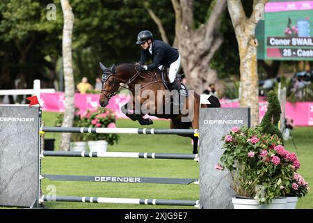 Conor Swail of Ireland mit Casturano während des Prix du Conseil Départemental d'Ille et Vilaine beim Jumping International de Dinard am 18. Juli 2024, Dinard, Frankreich (Foto: Maxime David - MXIMD Pictures) Stockfoto