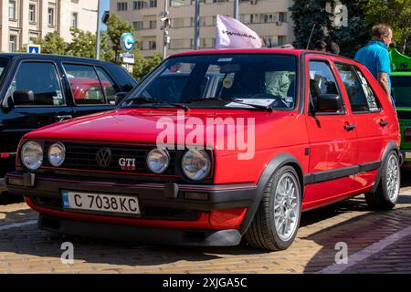 Sofia, Bulgarien - 15. Juni 2024: Parade alter Retro-Autos bei der Spring Retro Parade in Sofia, Bulgarien, Retro Car 1991 Volkswagen Golf Mk2 GTI G60 Stockfoto