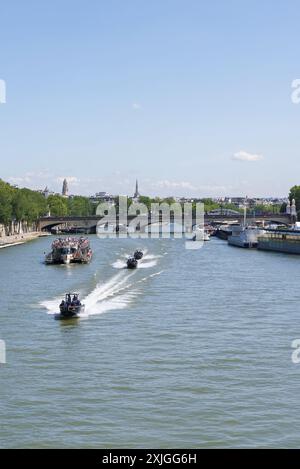 Paris, Frankreich, 07.17.2024. Die französische Flusspolizei trainiert auf der seine zur Vorbereitung der bevorstehenden Eröffnungszeremonie der Olympischen Spiele Stockfoto