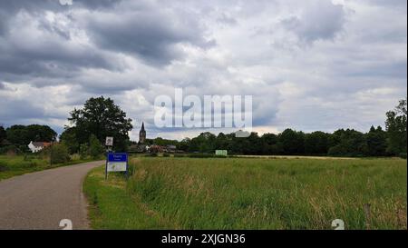 Am Drielandenpunt (Dreiländerpunkt oder Dreiländerpunkt), wo sich Belgien, Deutschland und die Niederlande treffen, können Sie drei Länder auf einmal besuchen Stockfoto
