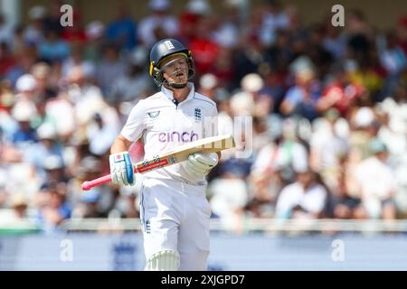 Nottingham, Großbritannien. Juli 2024. Ollie Pope of England stand am 18. Juli 2024 beim Spiel der Rothesay International Test Match Series zwischen England und West Indies in Trent Bridge, Nottingham, England. Foto von Stuart Leggett. Nur redaktionelle Verwendung, Lizenz für kommerzielle Nutzung erforderlich. Keine Verwendung bei Wetten, Spielen oder Publikationen eines einzelnen Clubs/einer Liga/eines Spielers. Quelle: UK Sports Pics Ltd/Alamy Live News Stockfoto