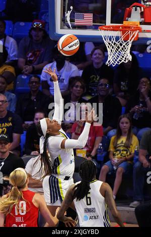 Arlington, Texas, USA. Juli 2024. Odyssey Sims #2 der Dallas Wings fährt während des WNBA-Spiels zwischen den Dallas Wings und dem Indiana Fever im College Park Center zum Korb. Endpunktzahl Dallas 101 Indiana 93. Am 17. Juli 2024 in Arlington, Texas. (Kreditbild: © Javier Vicencio/eyepix via ZUMA Press Wire) NUR REDAKTIONELLE VERWENDUNG! Nicht für kommerzielle ZWECKE! Stockfoto