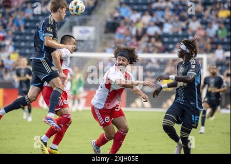 Chester, Pennsylvania, USA. Juli 2024. Der Philadelphia Union-Spieler JACK ELLIOTT (3) springt während des Spiels um einen Kopfball gegen die New England Revolution (Bild: © Ricky Fitchett/ZUMA Press Wire). Nicht für kommerzielle ZWECKE! Stockfoto