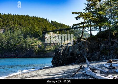 Täuschung Pass State Park, Washington, USA. North Beach und Deception Pass Bridge. Stockfoto