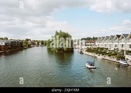 Die Themse bei Maidenhead, Berkshire, Großbritannien, von der Maidenhead Bridge aus Stockfoto