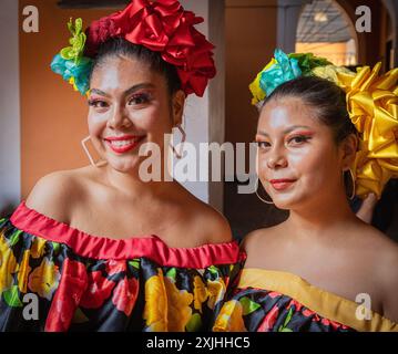 Tanzveranstaltung im Kulturhaus im Stadtzentrum von Puebla de Zaragoza. Stockfoto