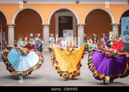 Tanzveranstaltung im Kulturhaus im Stadtzentrum von Puebla de Zaragoza. Stockfoto