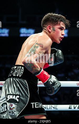 PHOENIX, ARIZONA - 29. JUNI: Juan Francisco El 'Gallo' Estrada und Jesse 'BAM' Rodríguez kämpfen während ihres Kampfes um Estradas WBC und Ring Magazine Super Flyweight Titel im Footprint Center vor dem Titelkampf 'Gallo' Estrada und Jesse 'BAM' Rodríguez am 29. Juni 2023 in Phoenix, Arizona. Phoenix, Arizona (Foto: Luis Gutierrez/Norte Photo) Stockfoto