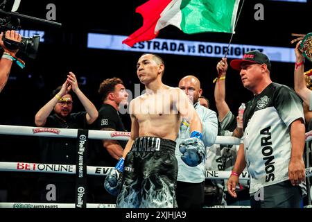 PHOENIX, ARIZONA - 29. JUNI: Juan Francisco El 'Gallo' Estrada während ihres Kampfes um Estradas WBC und das Ring Magazine Super Flyweight Titel im Footprint Center vor dem Titelkampf 'Gallo' Estrada und Jesse 'BAM' Rodríguez am 29. Juni 2023 in Phoenix, Arizona. Phoenix, Arizona (Foto: Luis Gutierrez/Norte Photo) Stockfoto