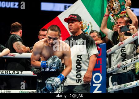 PHOENIX, ARIZONA - 29. JUNI: Juan Francisco El 'Gallo' Estrada während ihres Kampfes um Estradas WBC und das Ring Magazine Super Flyweight Titel im Footprint Center vor dem Titelkampf 'Gallo' Estrada und Jesse 'BAM' Rodríguez am 29. Juni 2023 in Phoenix, Arizona. Phoenix, Arizona (Foto: Luis Gutierrez/Norte Photo) Stockfoto