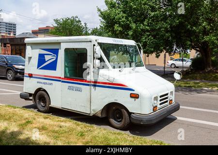 Ein Postdienstleister Grumman LLV in Fort Wayne, Indiana, USA. Stockfoto