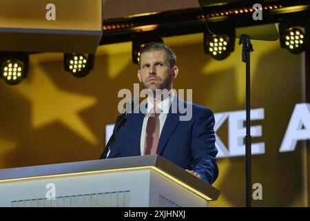 Milwaukee, Wisconsin, USA. Juli 2024. Eric Trump spricht in Milwaukee, Wisconsin, am vierten Tag des Republican National Convention 2024 am Donnerstag, den 18. Juli 2024. (Kreditbild: © Dominic Gwinn/ZUMA Press Wire) NUR REDAKTIONELLE VERWENDUNG! Nicht für kommerzielle ZWECKE! Stockfoto