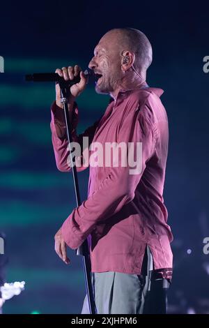 Biagio Antonacci tritt live im Anfiteatro degli Scavi auf der LIVE-Tour „Funziona solo se stiamo insieme“ 2024 in Pompeji-Italien am 18. Juli 2024 auf. Anrede: Andrea Guli/Alamy Live News Stockfoto