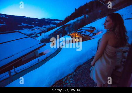 FRANKREICH. HAUTE-SAVOIE (74) FRANZÖSISCHE ALPEN. SKIGEBIET MEGEVE. FLOCONS DE SEL (RELAIS CHATEAUX - DREI STERNE IN GUIDE MICHELIN) - EMMANUEL RENAUT CHIEF Stockfoto