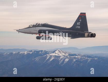 Ein T-38C mit angeschlossenem AgilePod, geflogen von Steven Ross, Air Force Test Pilot School Flight Sciences Technical Expert und Instructor Test Pilot, Conduc Stockfoto