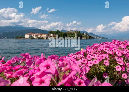 Wunderschöner Blick vom Seeufer des Lago Maggiore im Piemont Stockfoto