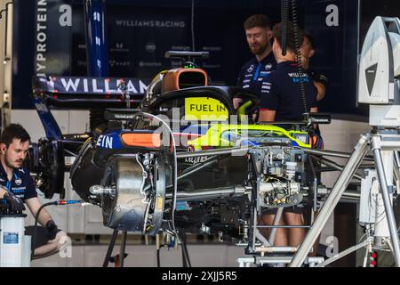 Hungaroring, Mogyorod, Ungarn. 18.Juli 2024; Williams Racing F1-Wagen und Ingenieure in der Boxengasse während des Formel-1-Grand-Prix von Ungarn Credit: Jay Hirano/AFLO/Alamy Live News Stockfoto