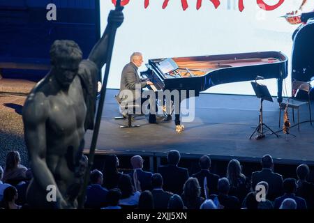 Mailand, Mailand. Juli 2024. Concerto di Nicola Piovani nel Cortile d'onore del palazzo di Brera - Milano - Giovedì 17 Luglio 2024 (Foto Claudio Furlan/Lapresse) Nicola Piovani Konzert im Cortile d'onore des Palastes Brera - Mailand - Donnerstag, 17. Juli 2024 (Foto Claudio Furlan/Lapresse) Credit: LaPresse/Alamy Live News Stockfoto