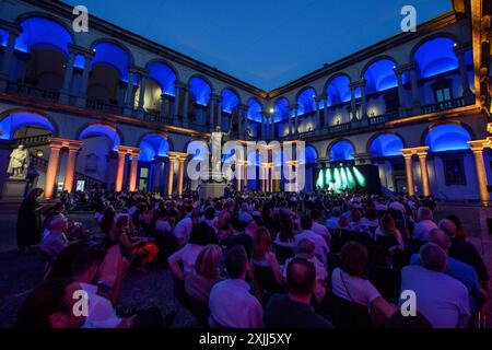 Mailand, Mailand. Juli 2024. Concerto di Nicola Piovani nel Cortile d'onore del palazzo di Brera - Milano - Giovedì 17 Luglio 2024 (Foto Claudio Furlan/Lapresse) Nicola Piovani Konzert im Cortile d'onore des Palastes Brera - Mailand - Donnerstag, 17. Juli 2024 (Foto Claudio Furlan/Lapresse) Credit: LaPresse/Alamy Live News Stockfoto