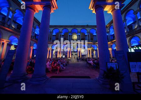 Mailand, Mailand. Juli 2024. Concerto di Nicola Piovani nel Cortile d'onore del palazzo di Brera - Milano - Giovedì 17 Luglio 2024 (Foto Claudio Furlan/Lapresse) Nicola Piovani Konzert im Cortile d'onore des Palastes Brera - Mailand - Donnerstag, 17. Juli 2024 (Foto Claudio Furlan/Lapresse) Credit: LaPresse/Alamy Live News Stockfoto