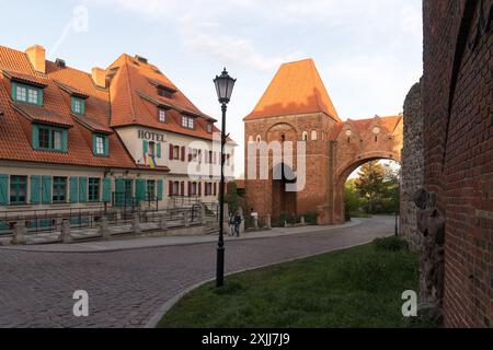 Gotischer Backsteingdanisko (Dansker) der ruinierten Burg des Deutschen Ordens in der Neustadt von Torun, die von der UNESCO zum Weltkulturerbe erklärt wurde, in Torun, Polen © Wojciech Strozyk Stockfoto