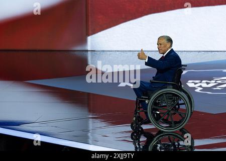 New York City. Juli 2024. Gouverneur Greg Abbott (Republikaner von Texas) spricht auf dem Republican National Convention in Milwaukee, Wisconsin, am Mittwoch, den 17. Juli 2024. Gutschrift: Annabelle Gordon/CNP (EINSCHRÄNKUNG: KEINE tägliche Post. KEINE New York oder New Jersey Zeitungen oder Zeitungen im Umkreis von 75 Meilen um New York City.) Quelle: dpa/Alamy Live News Stockfoto