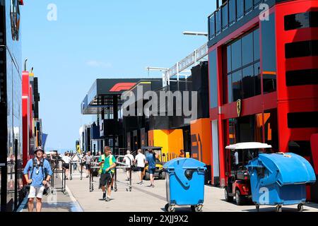 Budapest, Ungarn. Juli 2024. 18.07.2024, Hungaroring, Budapest, FORMEL 1 GROSSER PREIS VON UNGARN 2024, im Bild wird noch am Donnerstag im Fahrerlager gearbeitet. Quelle: dpa/Alamy Live News Stockfoto