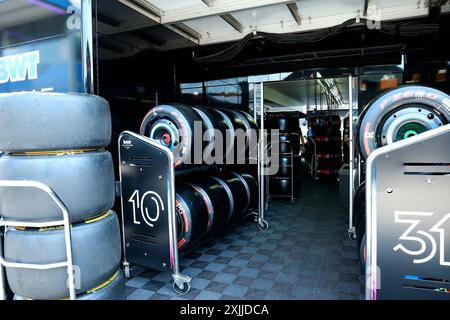 Budapest, Ungarn. Juli 2024. 18.07.2024, Hungaroring, Budapest, FORMEL 1 GRAND PRIX 2024 VON UNGARN, im Bild Reifen und Reifenwärmer bei Alpine Credit: dpa/Alamy Live News Stockfoto