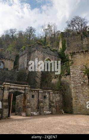 Gwrych Castle, Abergele, Nordwales. Ein ruiniertes Landhaus, das jetzt allmählich restauriert wird. Stockfoto