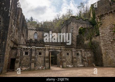 Gwrych Castle, Abergele, Nordwales. Ein ruiniertes Landhaus, das jetzt allmählich restauriert wird. Stockfoto