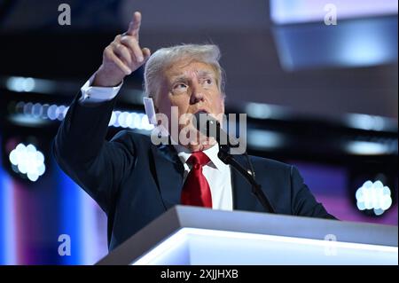 Der republikanische Präsidentschaftskandidat Donald Trump spricht am Ende des Republican National Convention (RNC) 2024 auf dem Fiserv Forum in Milwaukee, Wiss., am 18. Juli 2024. (Foto: Anthony Behar/SIPA USA) Stockfoto