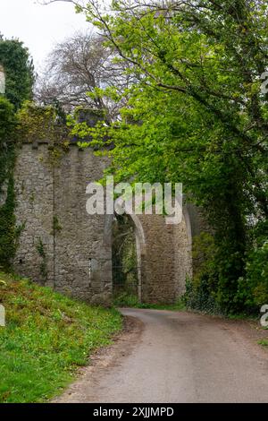 Gwrych Castle, Abergele, Nordwales. Ein ruiniertes Landhaus, das jetzt allmählich restauriert wird. Stockfoto