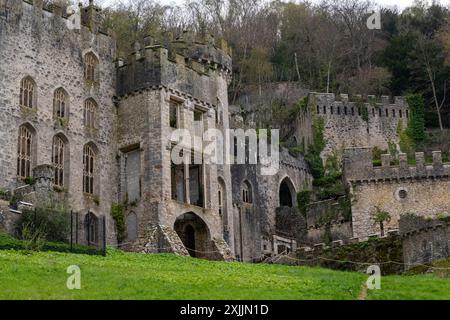 Gwrych Castle, Abergele, Nordwales. Ein ruiniertes Landhaus, das jetzt allmählich restauriert wird. Stockfoto