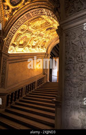 Kunstdekorationen im Dogenpalast in Venedig Stockfoto