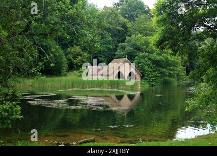 Bootshaus auf dem Landgut Dudmaston, Quatt, Bridgnorth, Shropshire, Großbritannien. Stockfoto