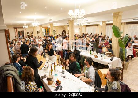 Sopar de cantadors i cantadores, Restaurant Can Tronca, Sant Joan, Mallorca, Balearen, Spanien. Stockfoto