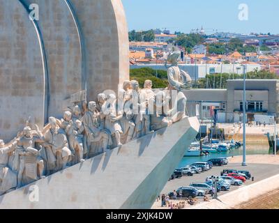 Nahaufnahme der beiden Seiten des Monuments für die Entdeckungen im Belem District. Stockfoto