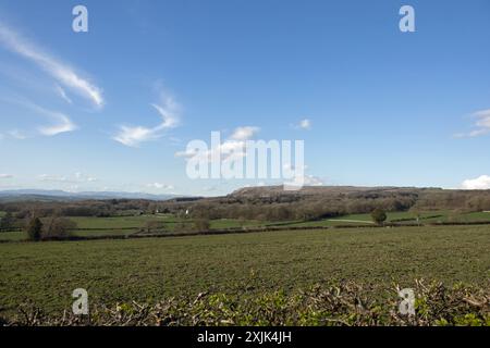 Farleton fiel von den Hängen des Hutton Roof Crag bei Burton in Kendal Westmorland und Furness oder Cumbria England Stockfoto