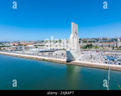 Nahaufnahme der beiden Seiten des Monuments für die Entdeckungen im Belem District. Stockfoto