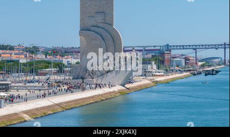 Nahaufnahme der beiden Seiten des Monuments für die Entdeckungen im Belem District. Stockfoto