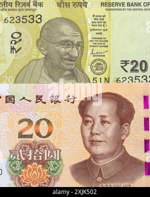 Indische Rupie und chinesische Yuan-Banknoten - Währungsvergleich Stockfoto