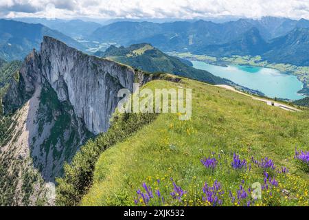 Von der Spitze des Schafbergs in St. Wolfsgang, Österreich, haben Sie einen tollen Blick auf die Seen des Salzkammerguts. Stockfoto