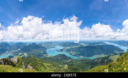 Von der Spitze des Schafbergs in St. Wolfsgang, Österreich, haben Sie einen tollen Blick auf die Seen des Salzkammerguts. Stockfoto