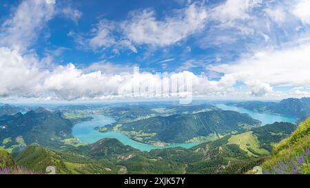 Von der Spitze des Schafbergs in St. Wolfsgang, Österreich, haben Sie einen tollen Blick auf die Seen des Salzkammerguts. Stockfoto