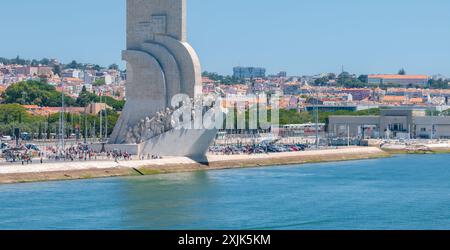 Nahaufnahme der beiden Seiten des Monuments für die Entdeckungen im Belem District. Stockfoto